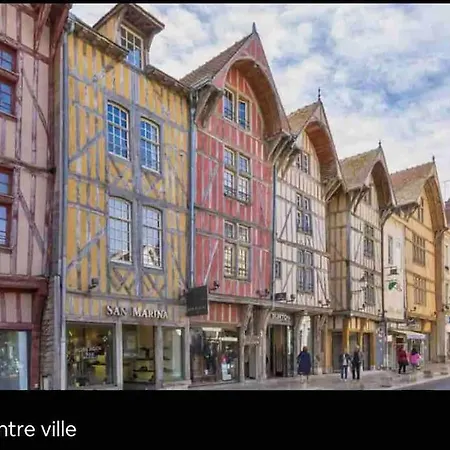 Superbe T2 De Caractere Au Centre Classe 3 Etoiles * Troyes