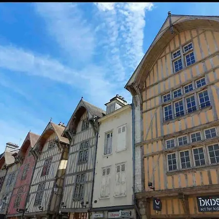 Superbe T2 De Caractère Au Centre Classé 3 étoiles *