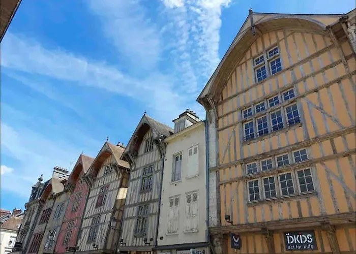 Superbe T2 De Caractere Au Centre Classe 3 Etoiles *